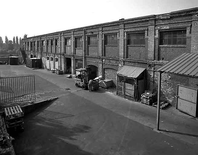 Bâtiment à usage de magasin industriel et d'atelier fabrication, élévation sud sur cour.