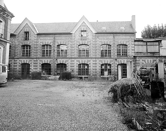 Atelier de fabrication, élévation ouest sur cour.