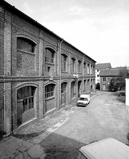 Atelier de fabrication, élévation est sur cour.