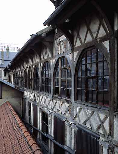 Tissage, élévation sud sur cour intérieure couverte, détail du niveau supérieur.