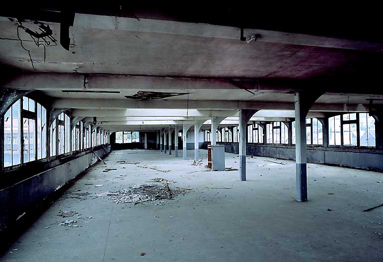 Atelier d'encollage et d'ourdissage, dernier niveau, vue intérieure.