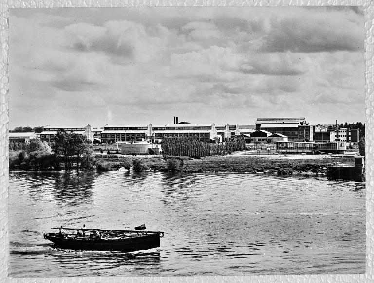 Vue générale de l'usine nord-ouest-sud-est, vers 1970 (Coll. Rhône-Poulenc Biochimie).