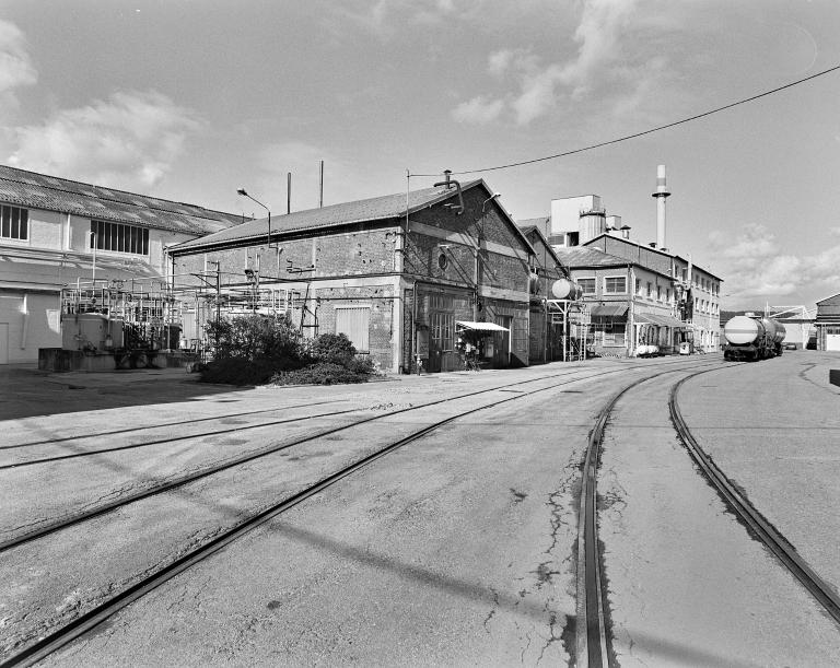 Atelier de conditionnement des herbicides (bâtiment 23b sur le plan), élévations extérieures sud et est sur cour.