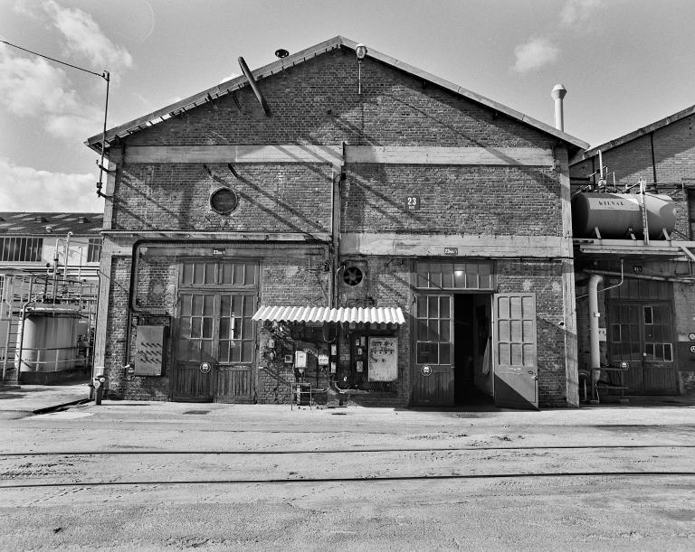 Atelier de conditionnement des herbicides (bâtiment 23b sur le plan), élévation extérieure est sur cour.