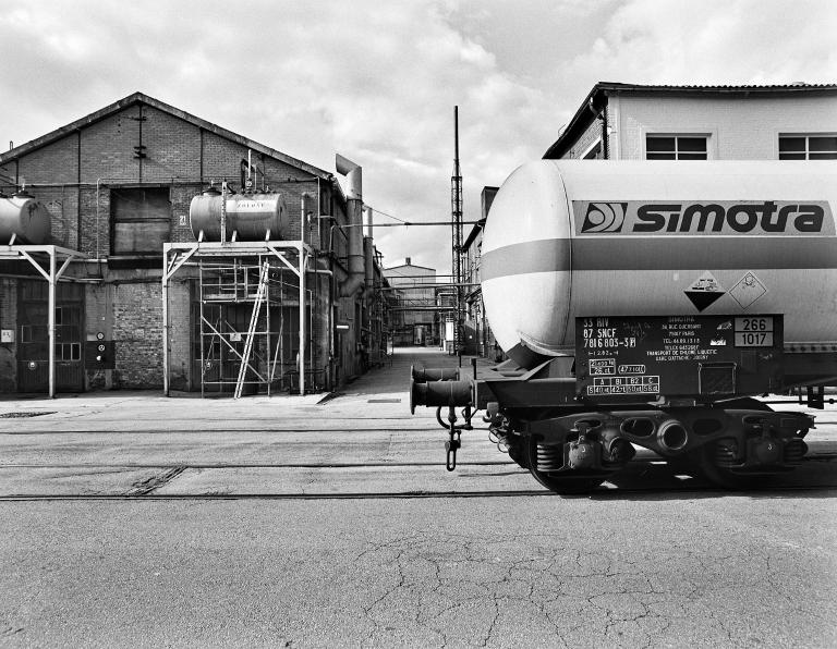 Atelier de conditionnement des insecticides et herbicides (bâtiment 21 sur le plan), élévation est sur cour.