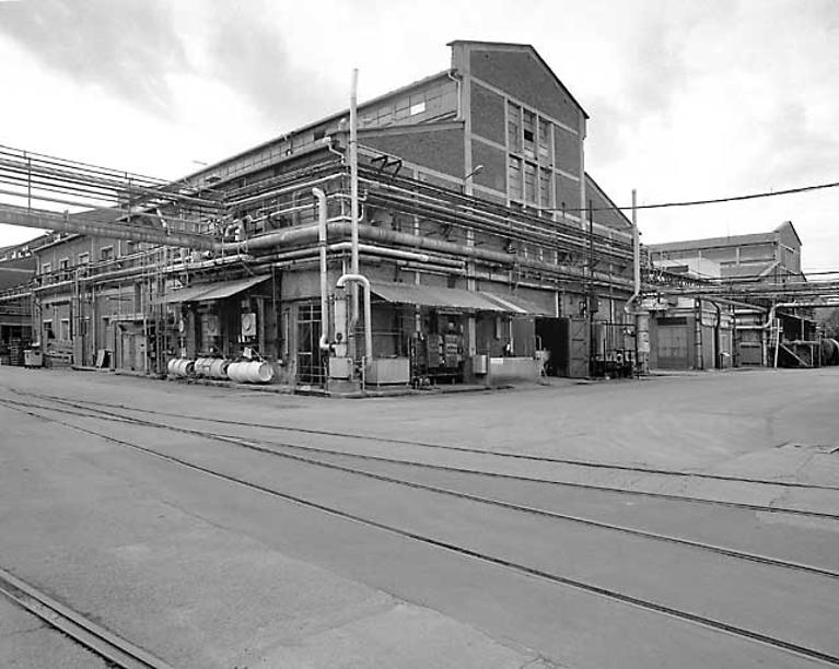 Atelier de fabrication du méthylglucamine et méthylimidazole (bâtiment 44 du plan), vue d'ensemble. 