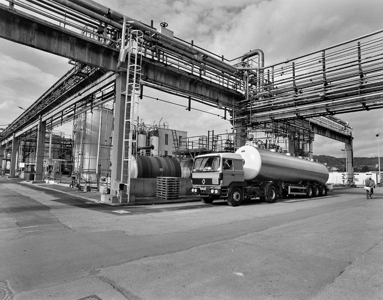 Rack en béton, détail, vers 1960 (Coll. Rhône-Poulenc Biochimie).