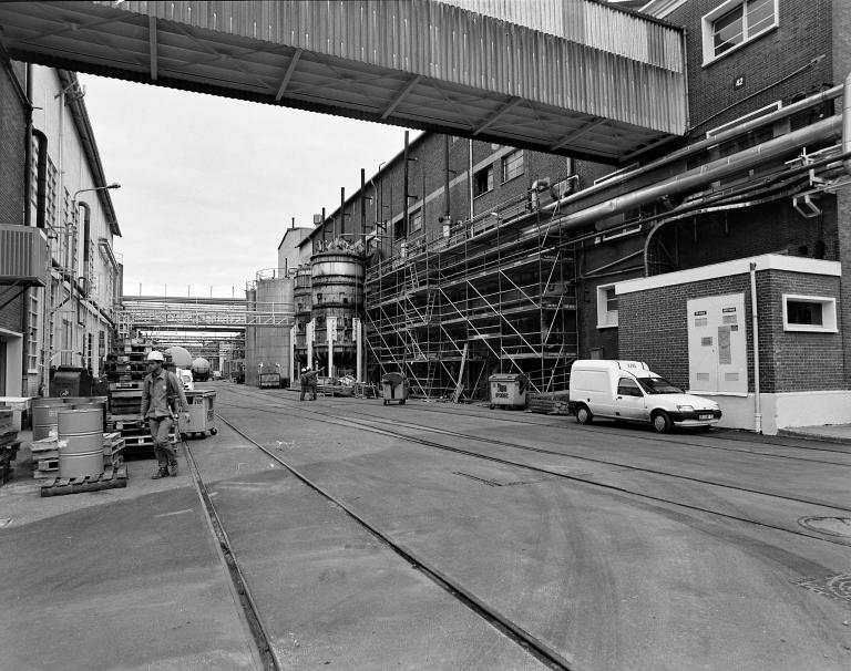 Bureau et laboratoire de biochimie (bâtiment 42 du plan).