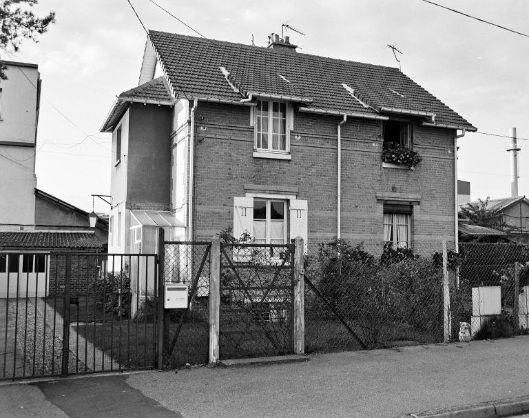 Logement d'ouvriers, élévation extérieure est sur rue.
