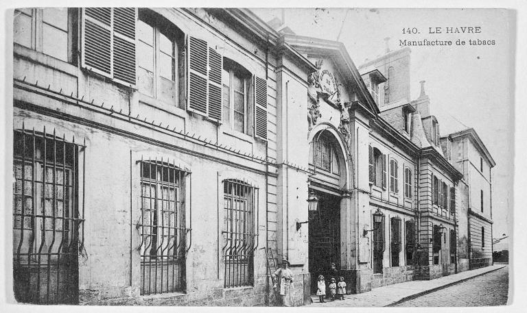 Manufacure de tabacs [façade sur la rue de Bretagne].- Carte postale, par Le Deley, vers 1900 (A.M. Le Havre).