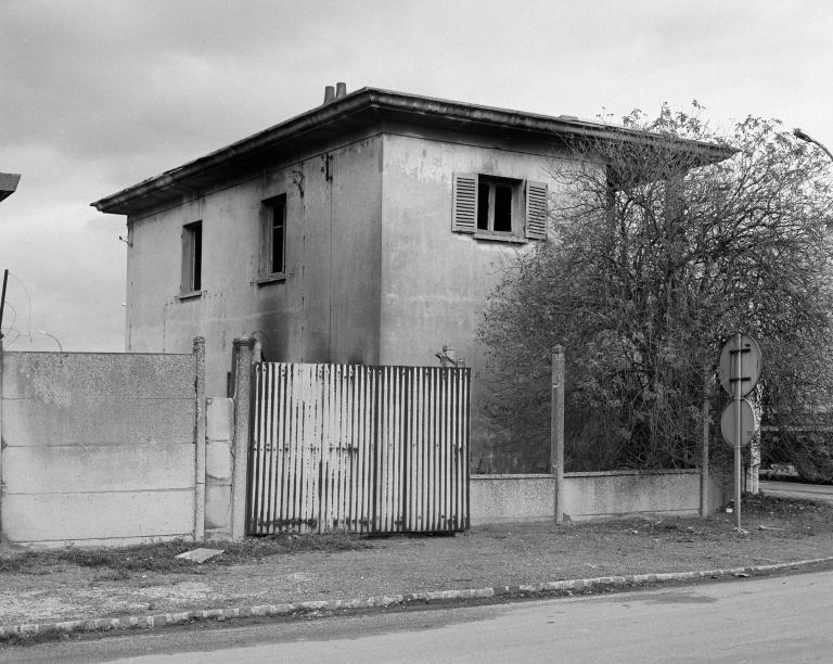 Maisons jumelées de contremaîtres, élévations postérieures ouest, vue générale.