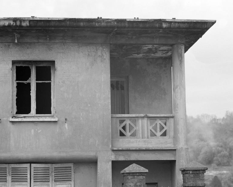 Maisons jumelées de contremaîtres, élévation extérieure est, 2e niveau, balcon, détail.