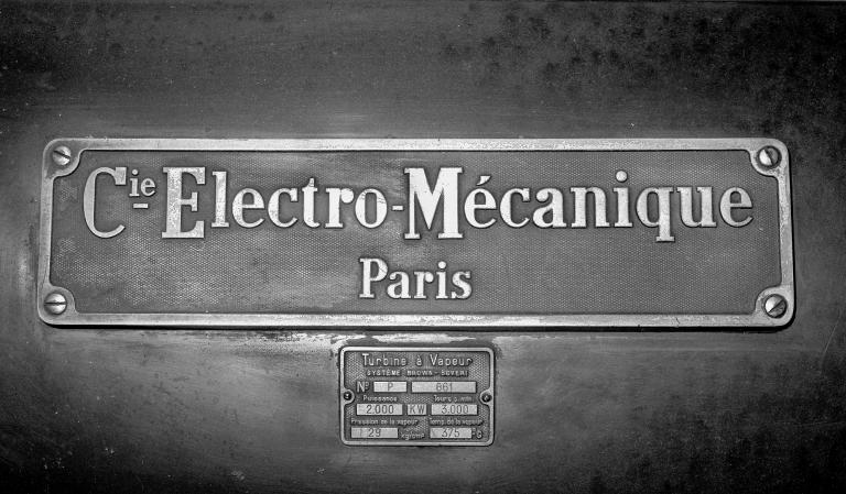 Turbine à vapeur, plaques signalétiques.