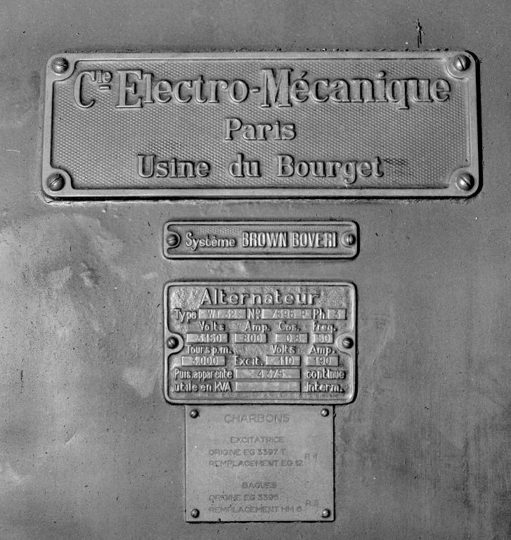 Alternateur, plaques signalétiques, détail.