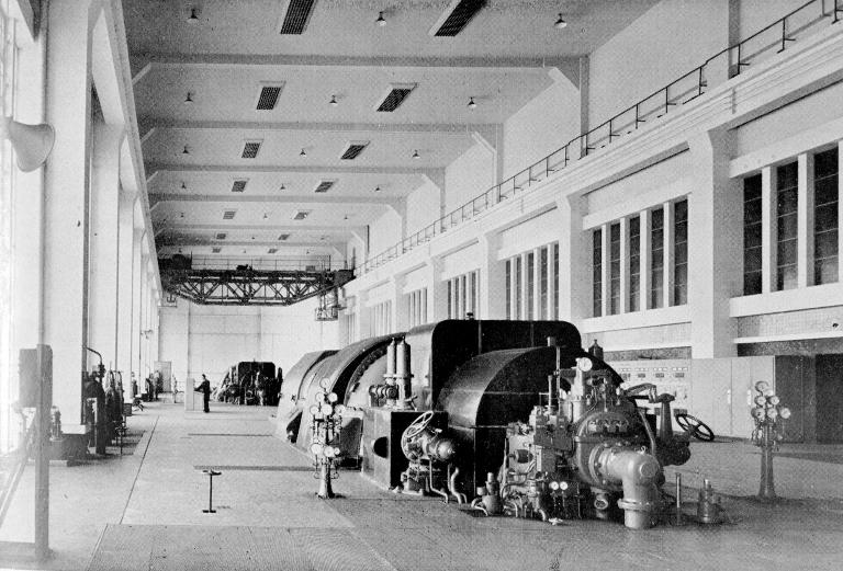 La salle des machines.- Photographie, tirée de La Revue de Rouen, n°10, 1954, p. 21. (B.M. Rouen).