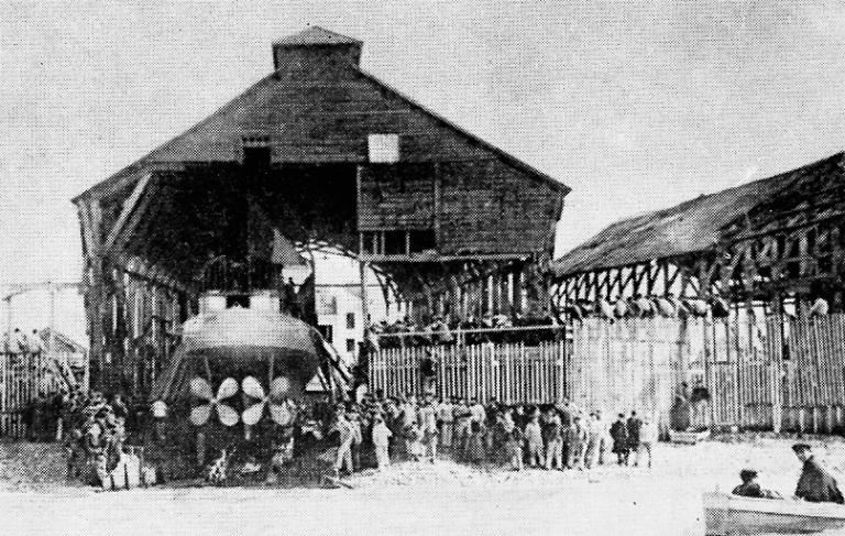 Torpilleur au moment du lancement. A.-M. Morel.- Carte postale, 1906 (Coll. Part.).