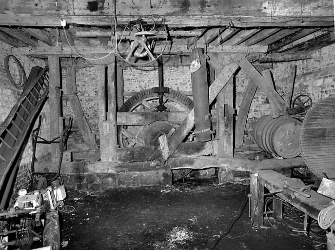 Rez-de-chaussée, vue intérieure, mécanisme de transmission de l'énergie.