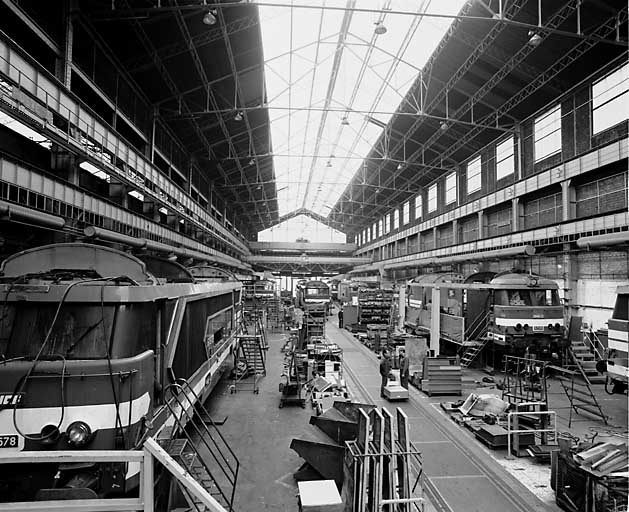 Ateliers de réparation de machines et tenders, vue intérieure.