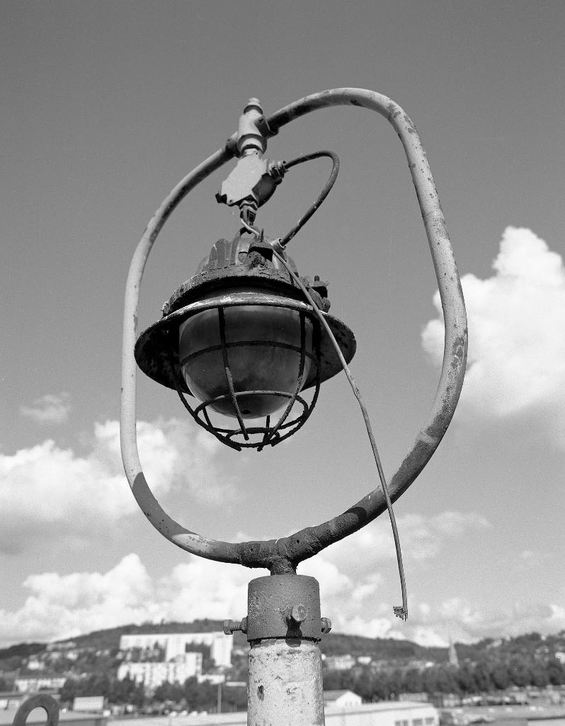 Poste d'éclairage.