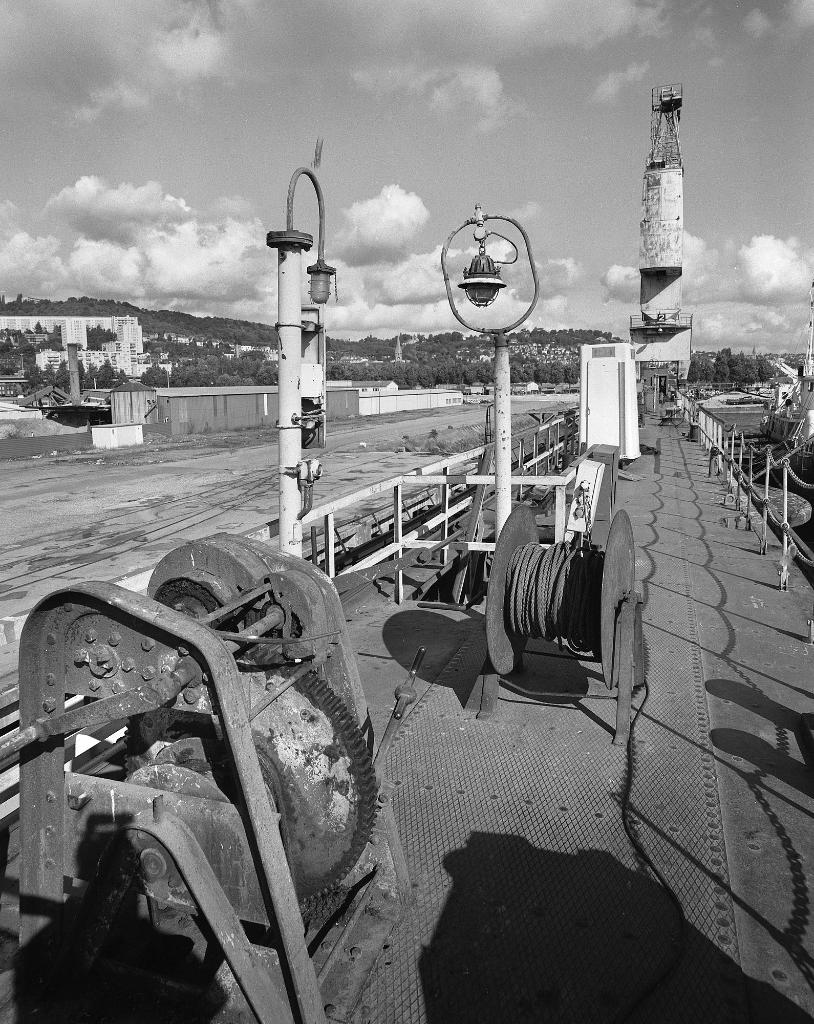 Vue de l'accastillage du pont du bajoyer tribord.