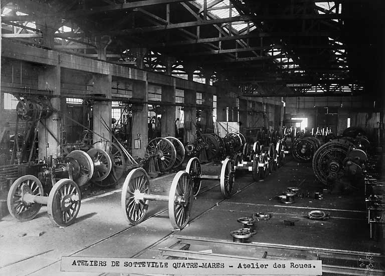 Atelier de réparation des roues, vue intérieure.
