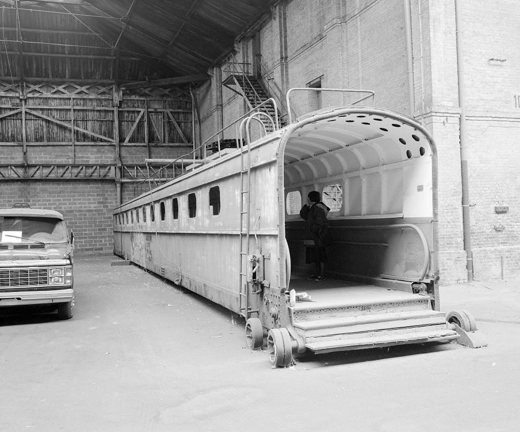 Vue intérieure du rez-de-chaussée d'un magasin, passerelle de paquebot transatlantique.