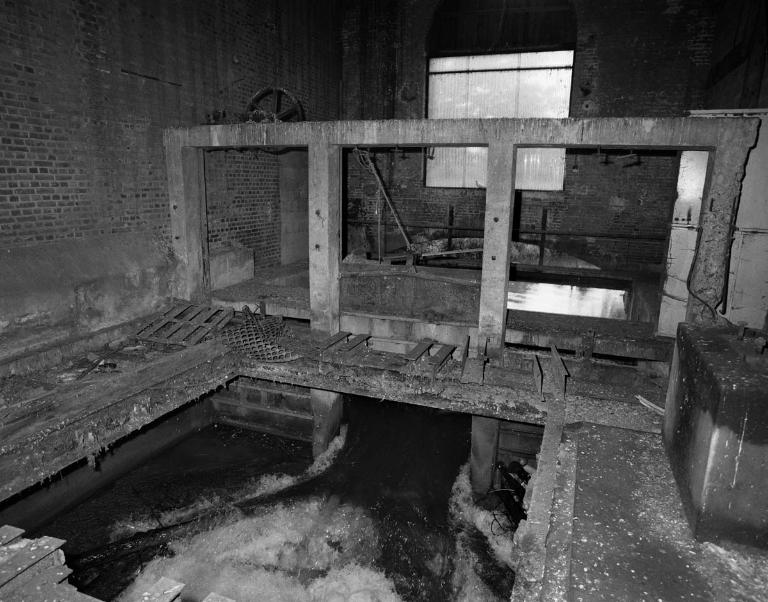 Bâtiment de la turbine (bâtiment 9 du plan de 1940 par Mauge), vue intérieure (état en 1998).