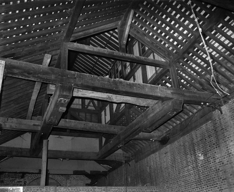 Bâtiment de la turbine (bâtiment 9 du plan de 1940 par Mauge), vue intérieure, détail de la charpente (état en 1998).