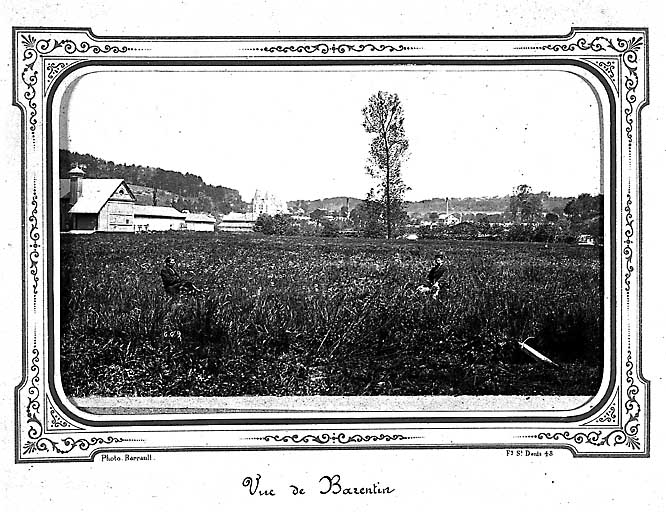 Vue générale de Barentin, champ de lin au premier plan, fin 19e siècle.