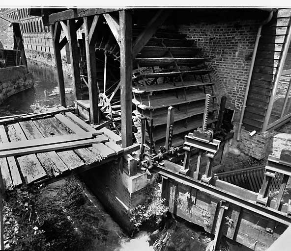 Installation hydraulique : roue, engrenages et vannages, après restauration.