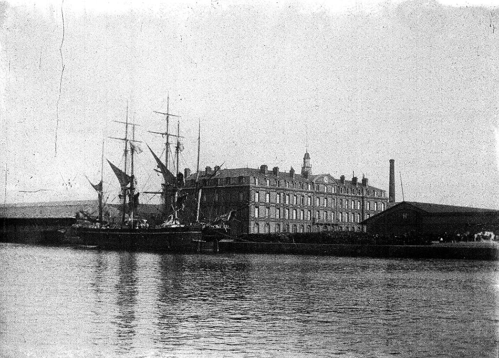 Pavillon des Docks.- Photographie (plaque de verre), vers 1900 (Musées hisroriques du Havre).
