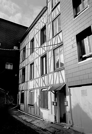 Atelier de fabrication ouest  élévations extérieures est sur cour.