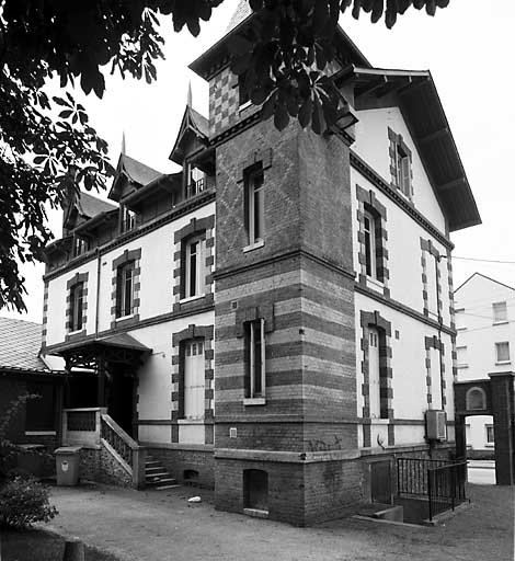 Elévation de trois quarts, vue sur cour, façade Est.