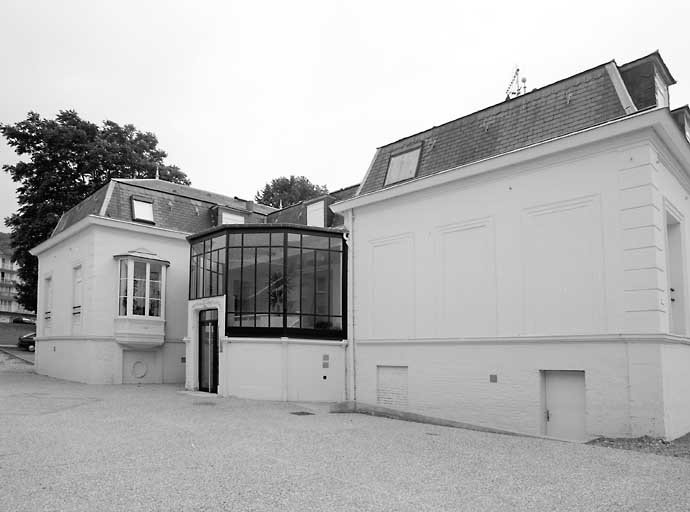logis : élévation arrière, façade Nord, vue sur l'entrée principale.