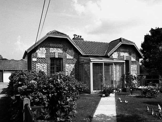 Maison : élévation sur jardin.