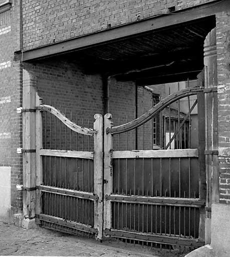 Portail d'entrée sur la cour intérieure.