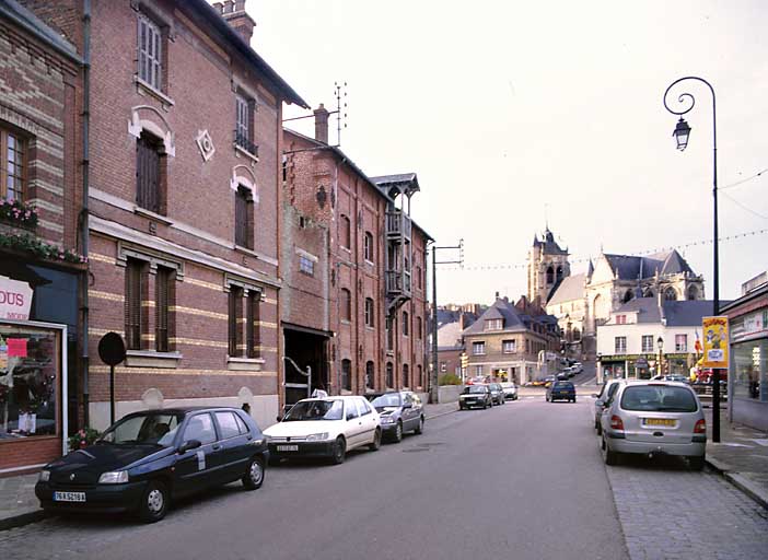 Logement et minoterie, façades nord-est sur rue, vue générale.