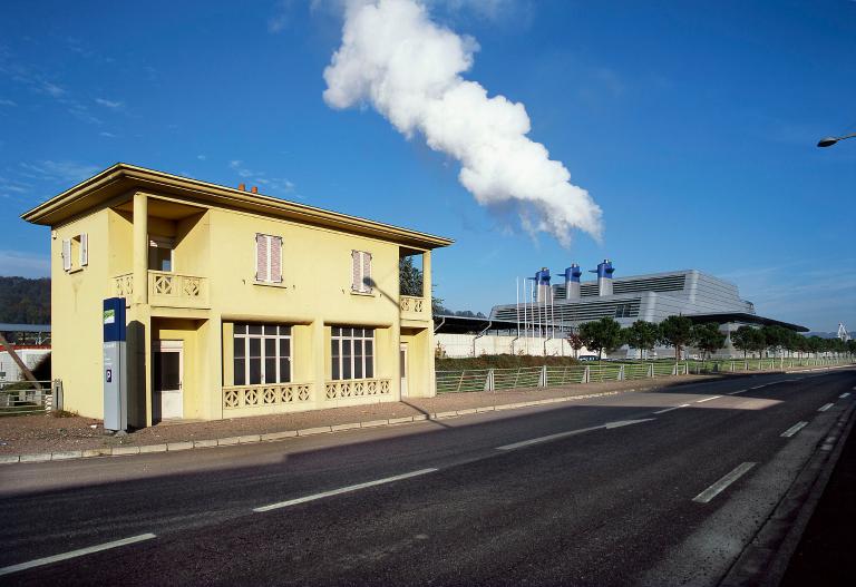 Vue générale des logements de contremaitres depuis le sud. ; Vue générale du site depuis le sud.