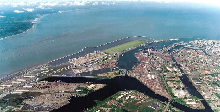 Vue général du terminal.- Photographie aérienne, 2005 (Grand port maritime du Havre).