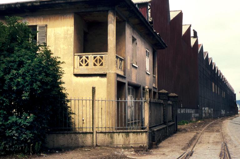 Maisons jumelées de contremaîtres, avant restauration, 1996.