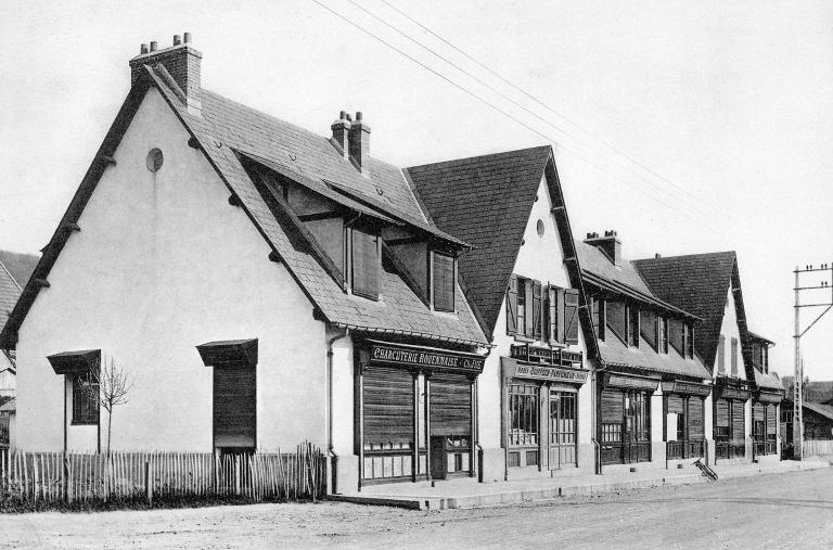 Maison avec boutique [route départementale 982].- Photographie, Planche 31. In : Petites habitations économiques et ouvrières. Le Trait. Paris : Ch. Massin et Cie, [192?].