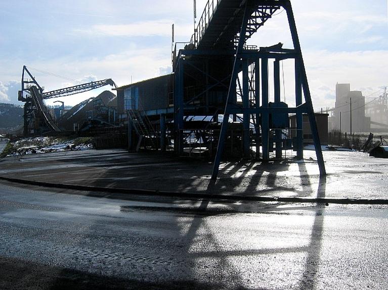 Convoyeur à bandes assurant le transport du charbon jusqu'à l'aire de stockage.