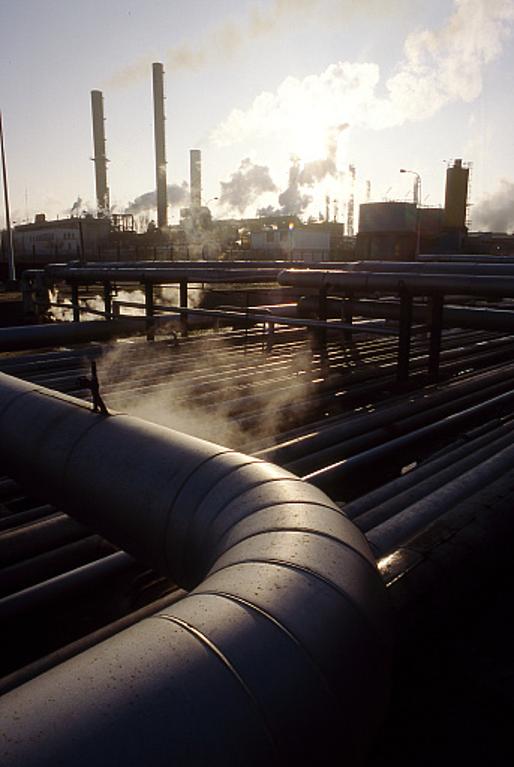 Réseau de pipe-lines.- Photographie, 2006 (Total Pétrochemicals).
