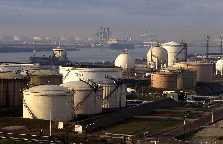 Aire de stockage, réservoirs.- Photographie aérienne, 2005 (Total Pétrochemicals).