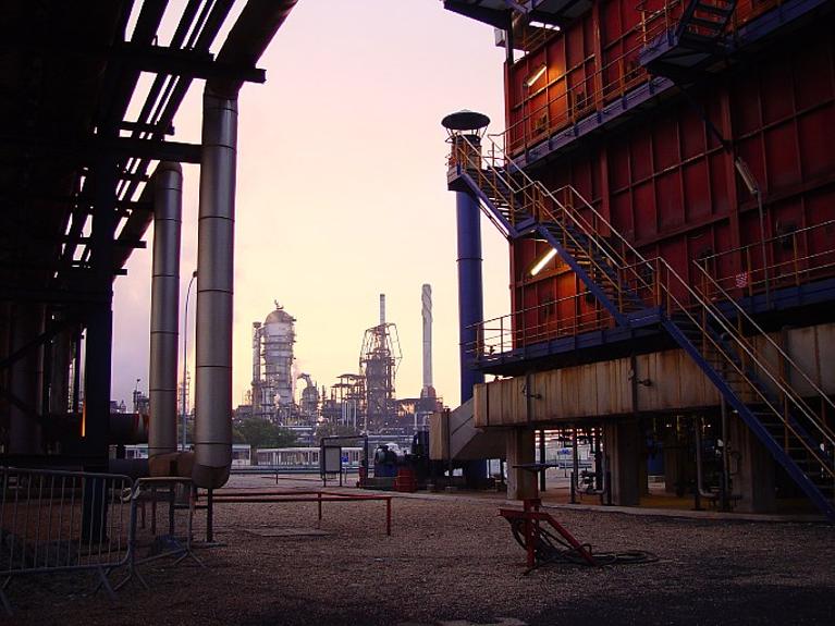 Unité styrène et four vapocraqueur.- Photographie, 2005 (Total Pétrochemicals).