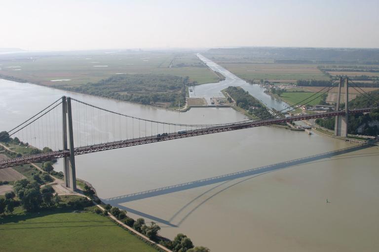 Vue aérienne du pont depuis l'Est (GPMH).