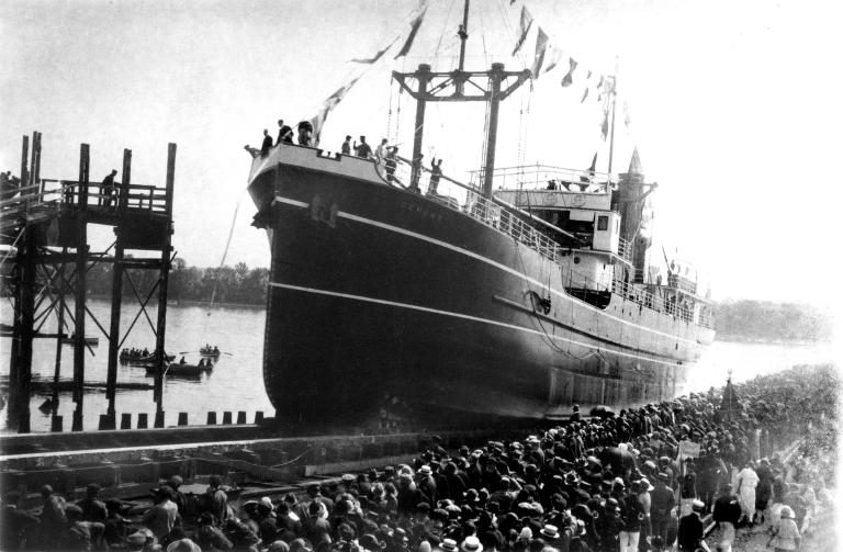 Lancement du cargo Cérons.- Photographie, 1923 (BM Le Trait).