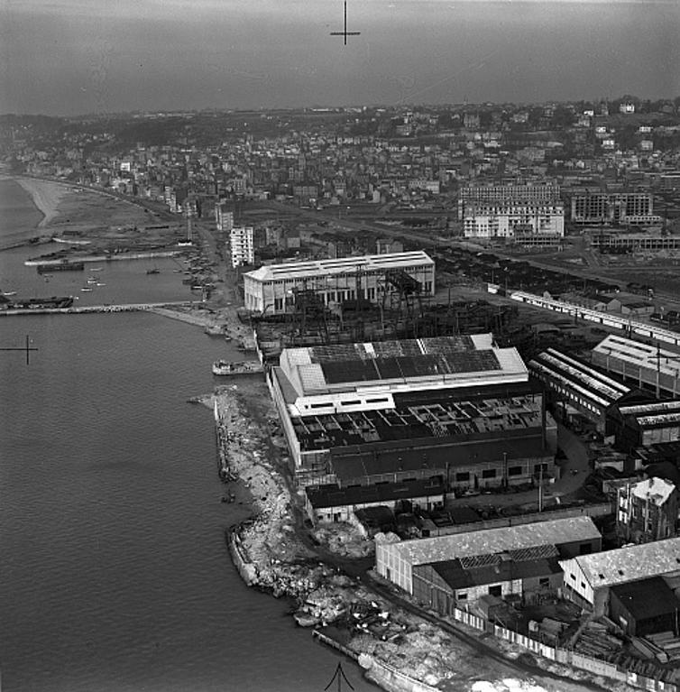 Vue aérienne des chantiers Augustin-Normand prise du sud.- Photographie, 1948 (Port autonome du Havre).