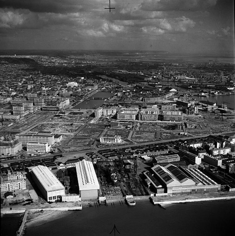 Vue aérienne des Chantiers Augustin Normand prise de l'Ouest.- Photographie, 1950 (Port Autonome du Havre).