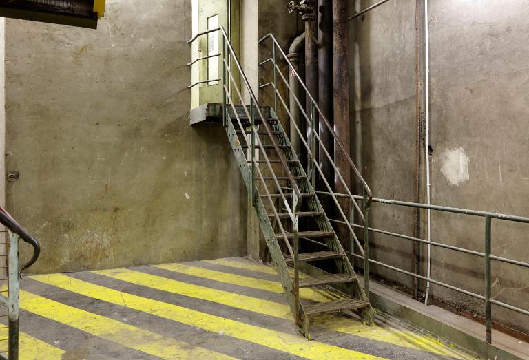 Vue intérieure, escalier de distribution.